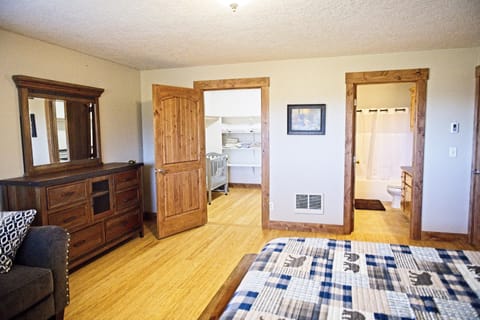 3 bedrooms, cribs/infant beds, WiFi, bed sheets
