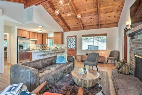 Living Room | Free WiFi | Heating | Split A/C Unit