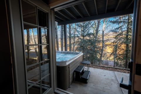 Indoor spa tub