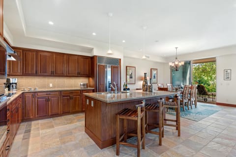 Large center island for meals, snacks and pupup's(appetizers) plenty of space