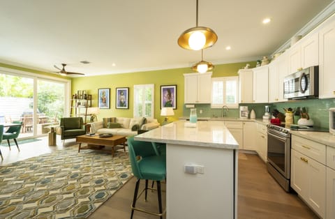 Full Kitchen /Living area