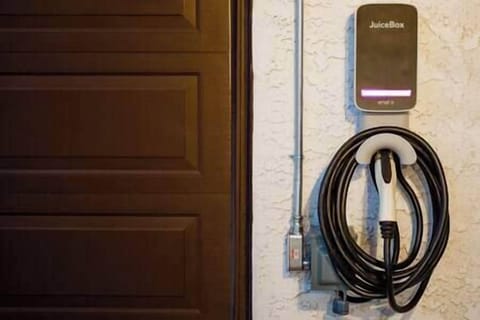 [EV Charger] Level 2 EV charger for fast charging of electric vehicles.