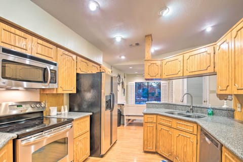 Kitchen | Fully Equipped w/ Cooking Basics