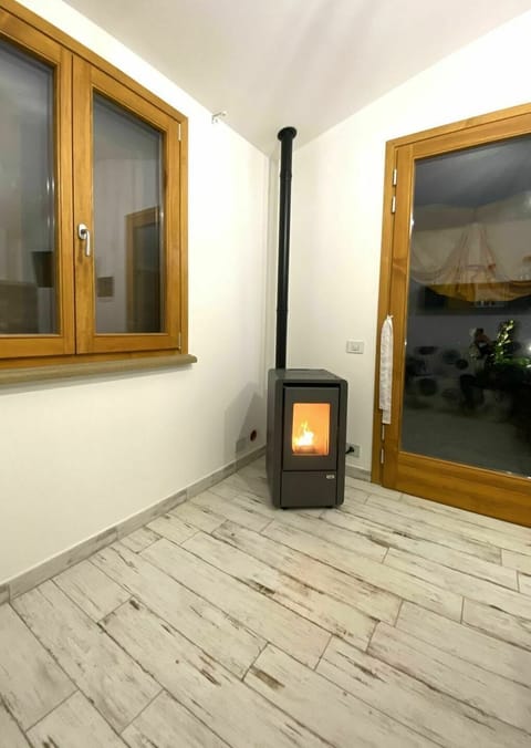 Property, Building, Picture Frame, Wood, Rectangle, Interior Design, Flooring, Floor, Comfort, House