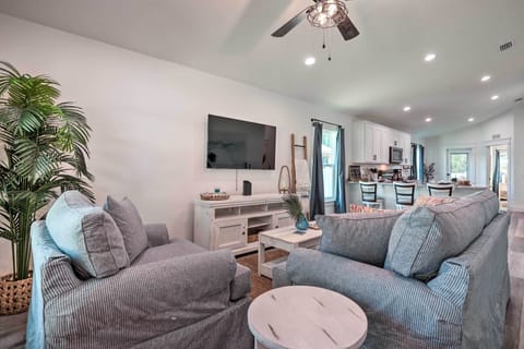 Living Room | Free WiFi | Sleeper Sofa | Central A/C & Heat