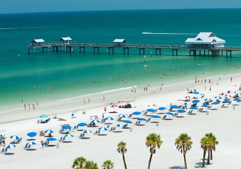 Beach nearby, sun loungers, beach towels