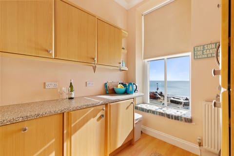 Sea Front Apartment with Spectacular Sea Views