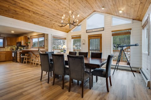 Imagine yourself eating at this table and seeing the gorgeous views!