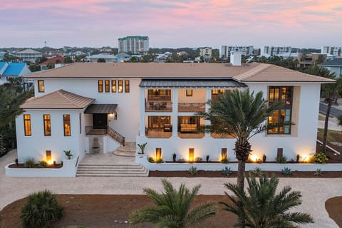 Villa Blanco - Luxury Beach View Vacation House for Large Group with Private Pool and Boat Slip on Holiday Isle in Destin, FL - Five Star Properties Destin/30A
