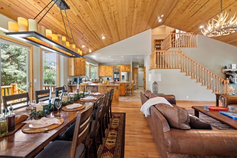 Dining table near the main living room. (Linaker Lodge)