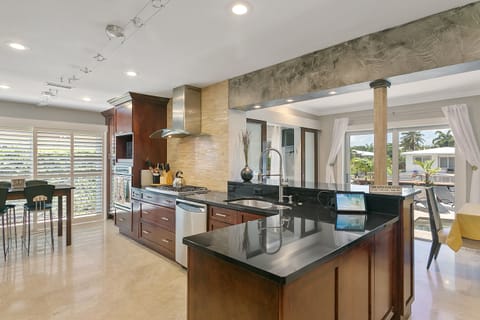 Fully equipped kitchen.