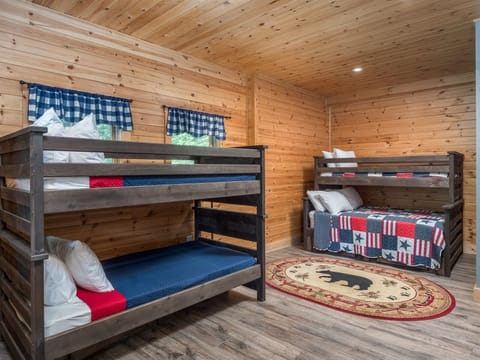 3 bedrooms, travel crib, internet, bed sheets