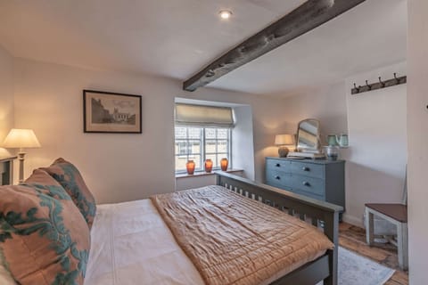 2 bedrooms, hypo-allergenic bedding, iron/ironing board, travel crib