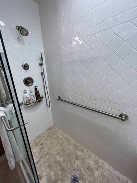 Combined shower/tub, heated floors