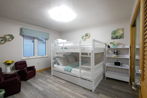 4 bedrooms, desk, iron/ironing board, cribs/infant beds