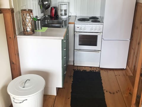 Fridge, microwave, coffee/tea maker, highchair