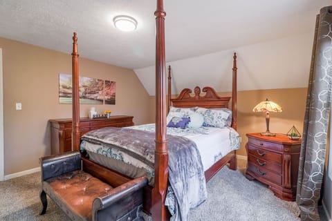 3 bedrooms, in-room safe, desk, travel crib