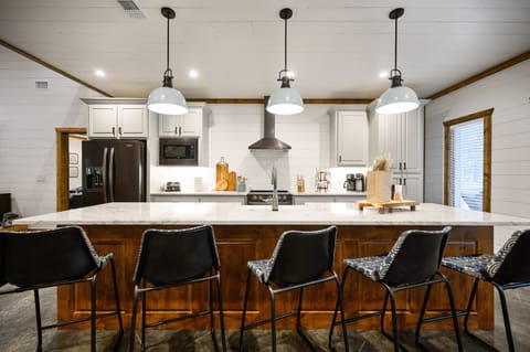 Seating for 6 at the bar top!