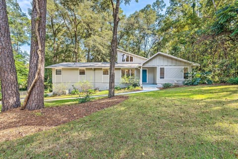 Gainesville Vacation Rental | 4BR | 3.5BA | 2,108 Sq Ft | 3 Steps to Access