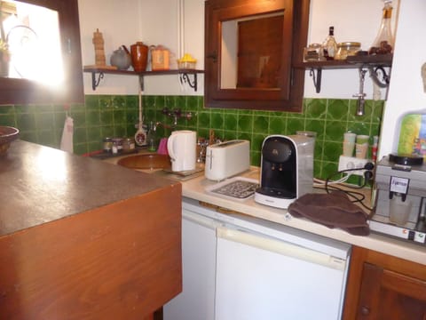 Fridge, microwave, dishwasher, coffee/tea maker