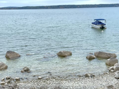 Beach nearby, sun loungers, beach towels