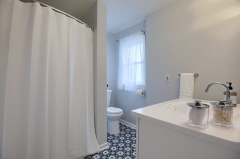 Combined shower/tub, hair dryer, towels, soap