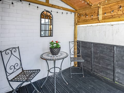 Sitting-out-area | The Ascot, Blackpool