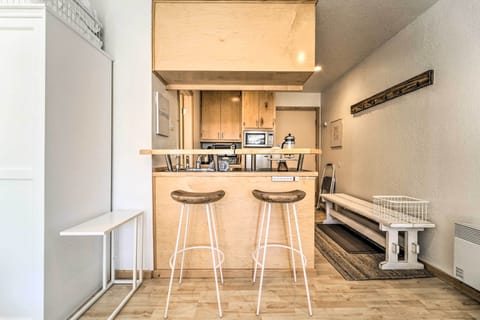 Kitchenette | Breakfast Bar w/ Seating