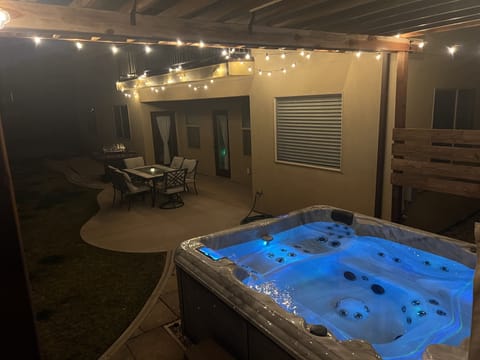 Large 8 person Hot tub