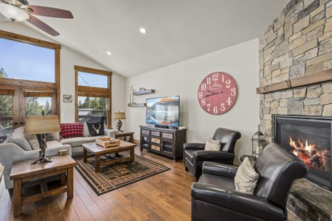 TV Room: Mountain View Lodge