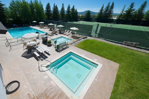 Outdoor pool, a heated pool