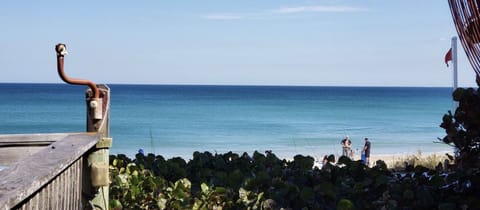 Beach nearby, sun loungers, beach towels