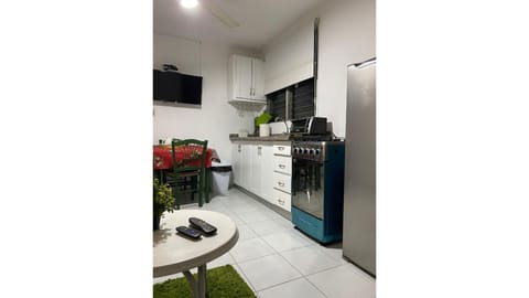 Fridge, oven, coffee/tea maker, blender