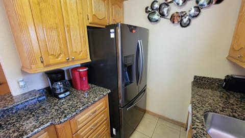 Fridge, oven, dishwasher, coffee/tea maker