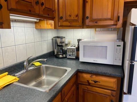 Microwave, coffee/tea maker, cookware/dishes/utensils