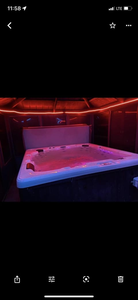 Indoor spa tub