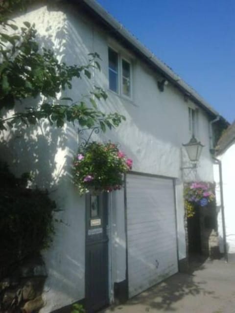 Cottage exterior from the footpath