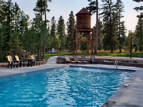 Outdoor pool, a heated pool