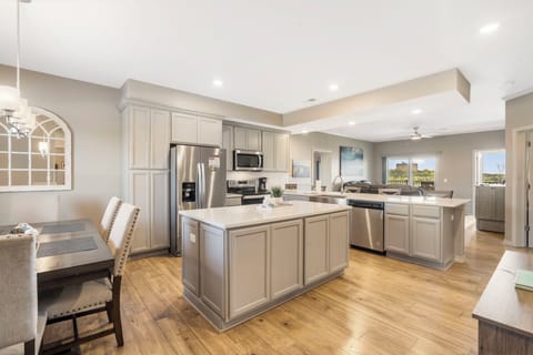 Open and Spacious Floor plan with Full Kitchen and Ample Living Space