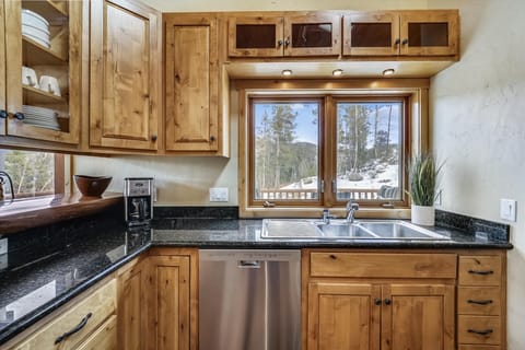 Kitchen - Highfield Trail - Breckenridge Vacation Rental
