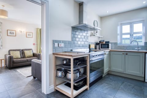 The Chaffhouse - 4 Bedroom - Llangennith (6707)