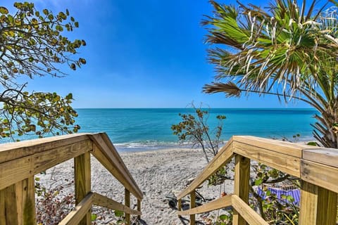 Beach nearby, sun loungers, beach towels