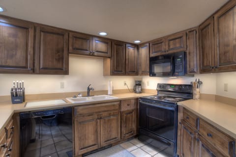 Full Kitchen with Dishwasher