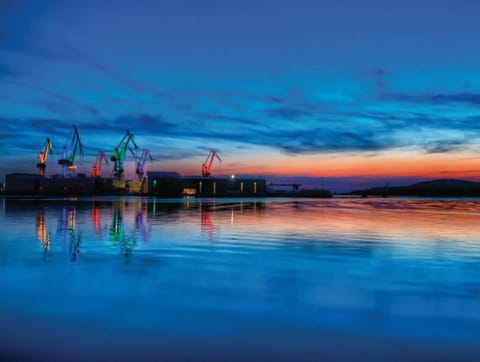 Region [summer] (>5 km)