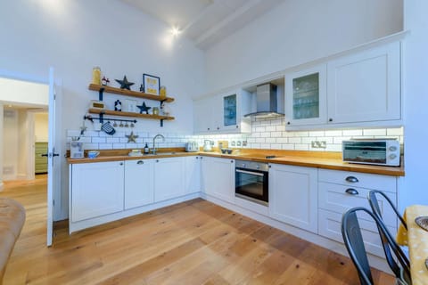 Church Mews Kitchen Area - StayCotswold