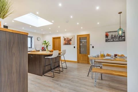 The New Bakehouse Kitchen and Dining Room - StayCotswold