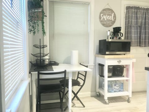 kitchen sitting area