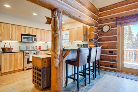 Additional seating - kitchen / dining bar w/ wine storage.