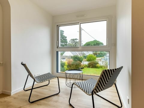 Furniture, Property, Plant, Chair, Rectangle, Wood, Window, Interior Design, Floor