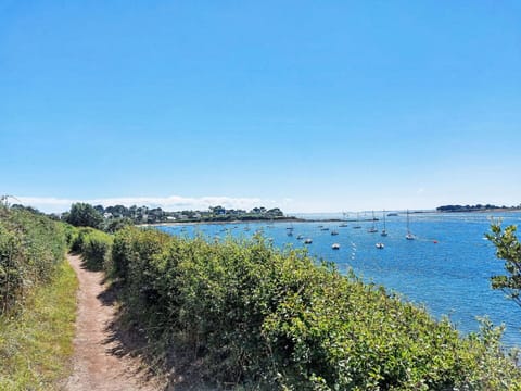 Blue, Water, Water Resources, Body Of Water, Green, Coastal And Oceanic Landforms, Coast, Waterway, Sea, Bank